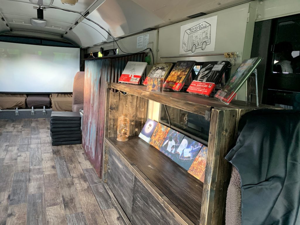 星空のプペルバス 車内